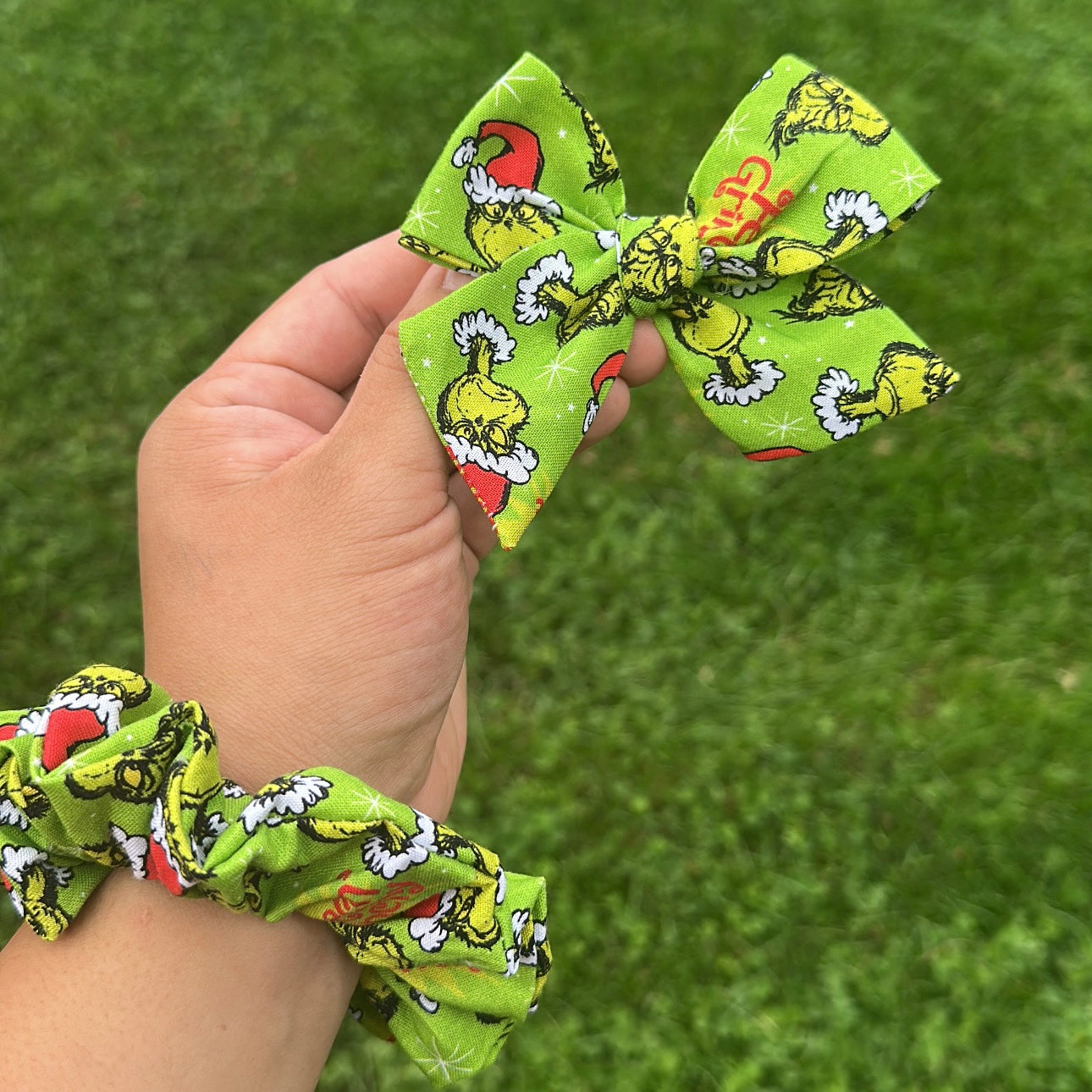 Green guy rosa bow or scrunchie